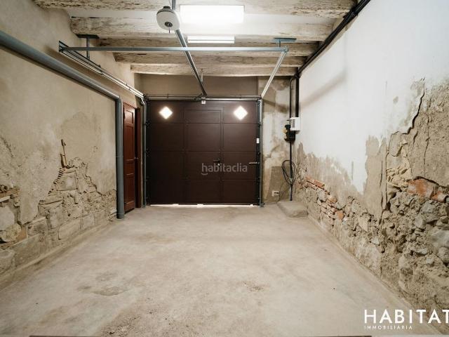 Casa adosada en venta en Belianes. Casa de poble amb jardí, terrassa i garatge al centre de Belianes. Casas adosadas.