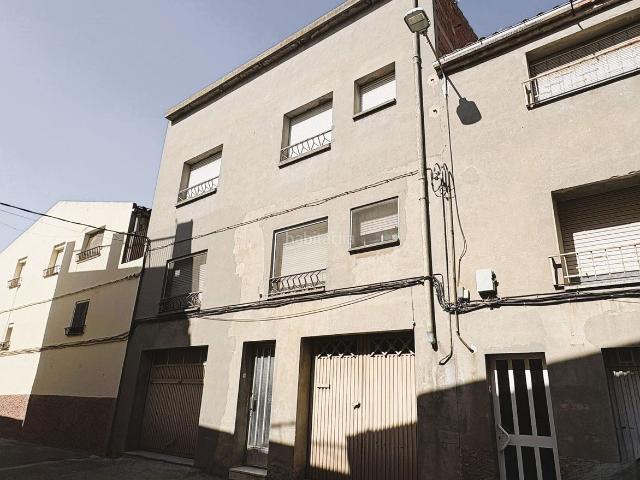 Casa adosada en venta en Bellpuig. CASA DE POBLE AMB DOS HABITATGES INDEPENDENTS, DOS GARATGES I TERRASSA PANORÀMICA A BELLPUIG. Casas adosadas.