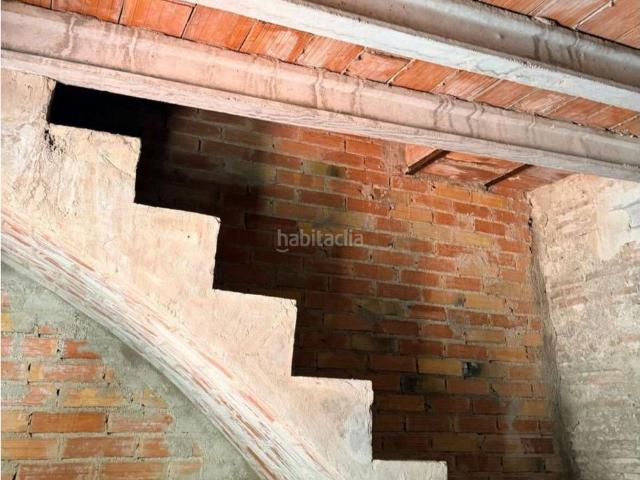 Casa adosada en venta en Bellreguard. Casa de pueblo con garaje en el centro de Bellreguard Solo 73.000 !. Casas adosadas.