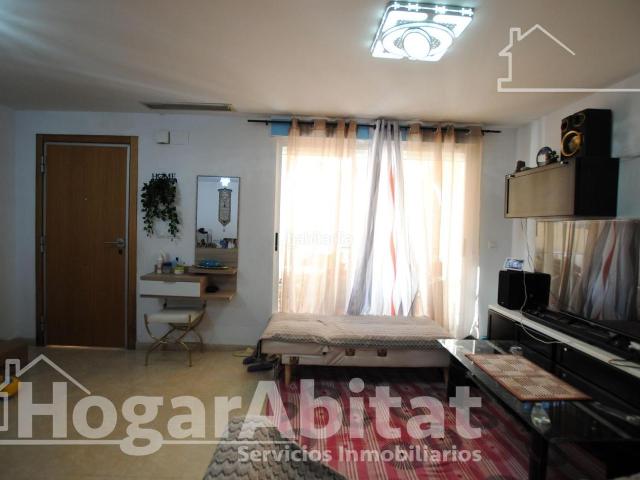 Casa adosada en venta en Bellreguard. MUY CÉNTRICO! ADOSADO SEMINUEVO CON GARAJE, BALCÓN Y TERRAZA. Casas adosadas.