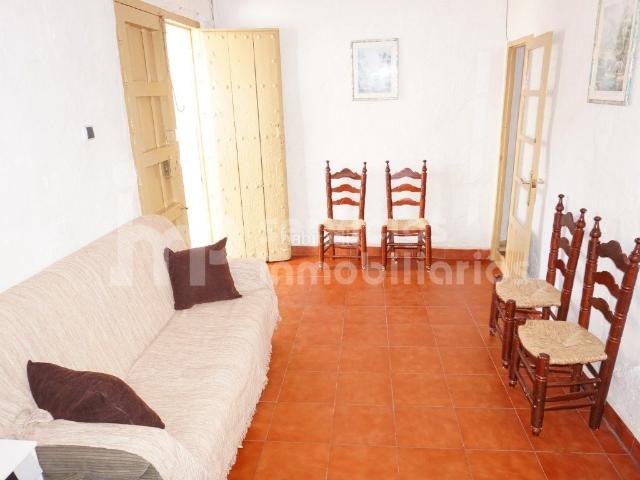 Casa adosada en venta en Benamocarra. Casa señorial autentica Andaluza de carácter histórico con 9 dormitorios. Casas adosadas.
