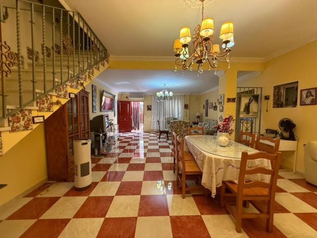 Casa adosada en venta en Benacazón. Casas adosadas.