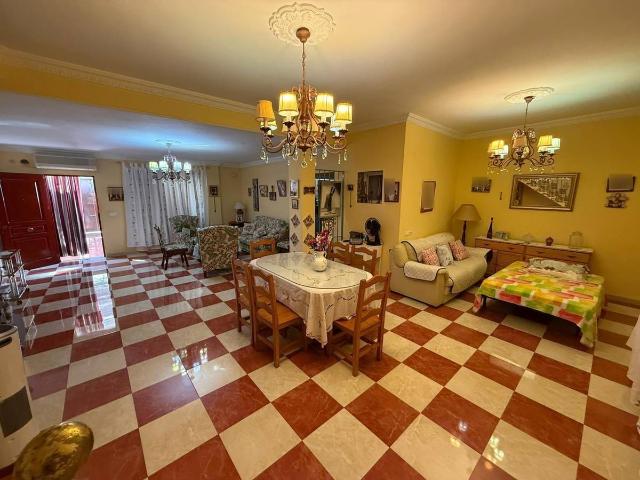 Casa adosada en Venta en Benacazón