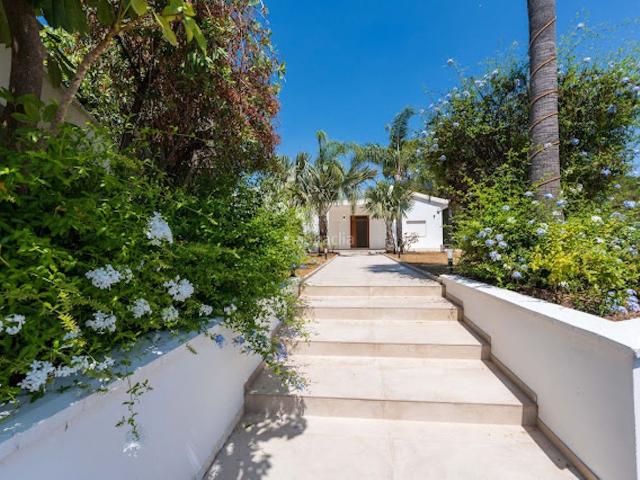 Casa adosada en venta en Benahavís, El Madroñal. Casas adosadas.