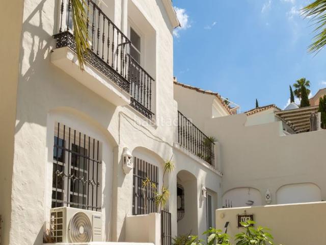 Casa adosada en venta en Benahavís, La Quinta. Casas adosadas.