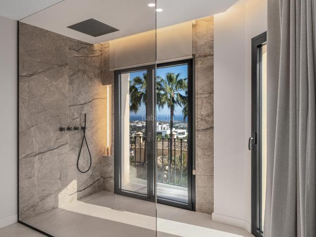 Casa adosada en venta en Benahavís, La Quinta. Hermosa casa adosada de tres dormitorios en La Quinta Hills, Benahavis. Casas adosadas.