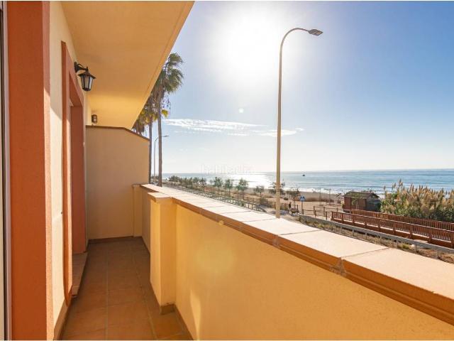 Casa adosada en venta en Benajarafe. ADOSADO PRIMERA LÍNEA FRENTE AL MAR. Casas adosadas.