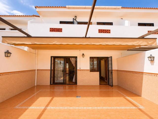 Casa adosada en venta en Benalmádena, Centro. Adosado 3 dormitorios con garaje y vistas al mar. Casas adosadas.