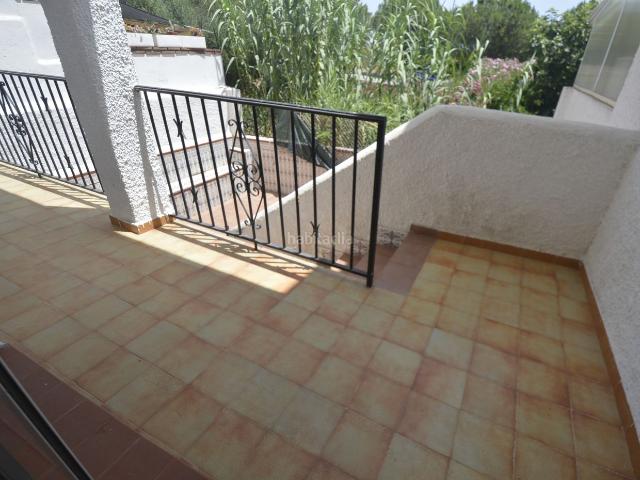Casa adosada en venta en Benalmádena, Arroyo de la Miel. Magnífica casa adosada en el centro de Arroyo de la Miel. Casas adosadas.