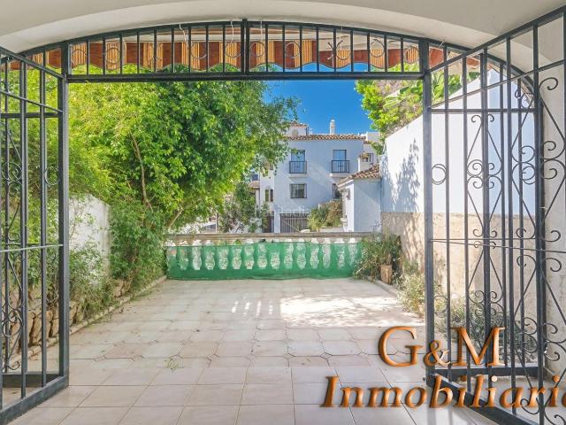 Casa adosada en venta en Benalmádena, Zona Centro Comercial Torrequebrada. Casas adosadas.