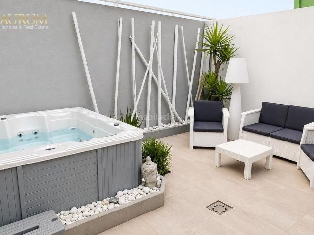 Casa adosada en venta en Benimuslem. FANTÁSTICO CHALET ADOSADO DE 2 PLANTAS EN BENIMUSLEM. Casas adosadas.