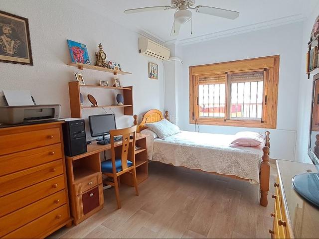 Casa adosada en venta en Benijófar. Casas adosadas.