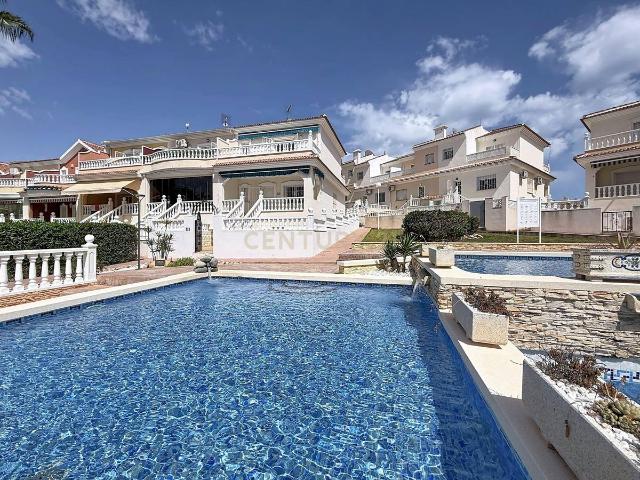 Casa adosada en Venta en Benijófar