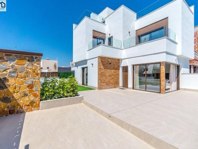Casa adosada en Venta en Benijófar
