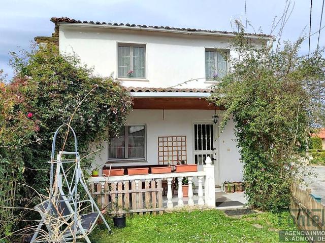Casa adosada en Venta en Bergondo