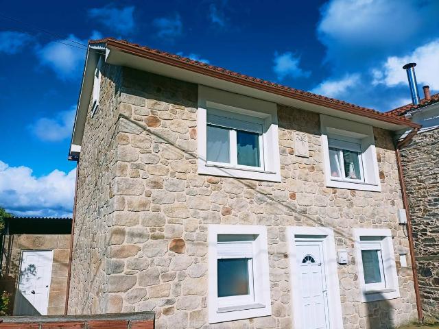 Casa adosada en Venta en Bergondo