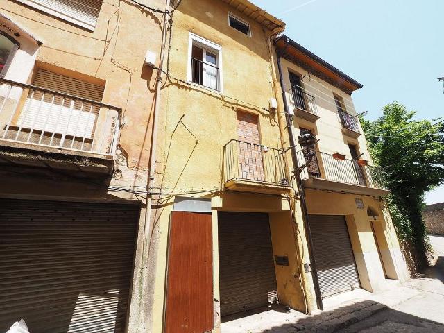 Casa adosada en venta en Berga, de 239 m² 5 habitaciones por 101.000