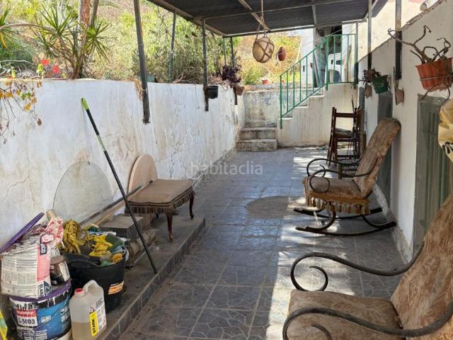 Casa adosada en venta en Berja. Se vende magnífica vivienda en zona céntrica, ideal para familias o como inversión. Casas adosadas.