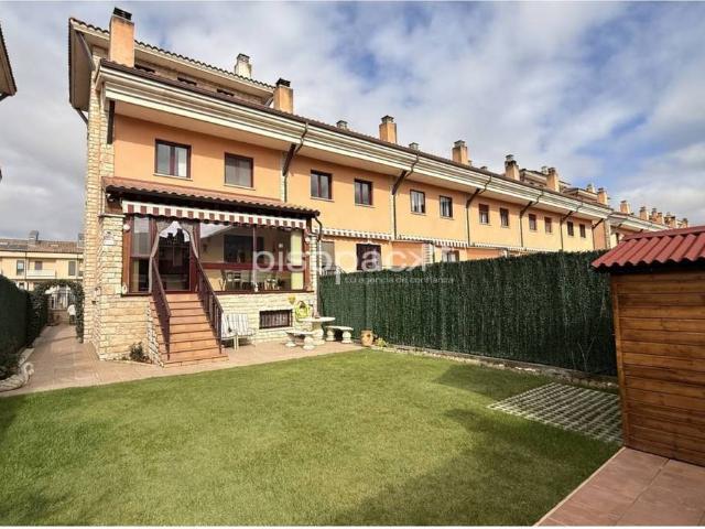Casa adosada en Venta en Berrioplano Berriosuso