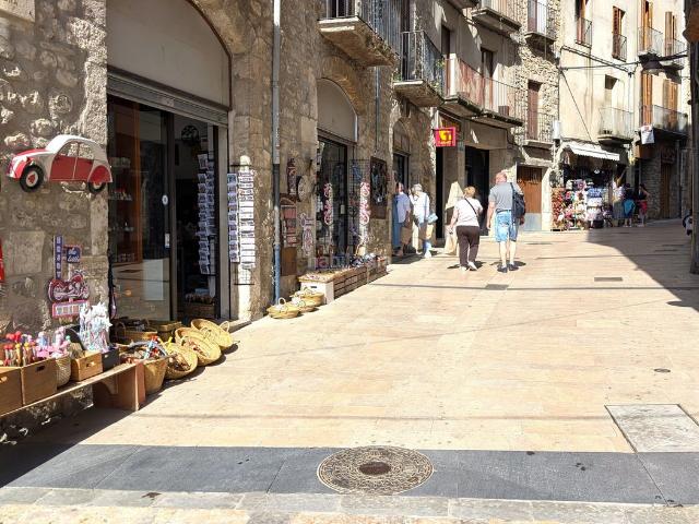 Casa adosada en venta en Besalú. Casas adosadas.