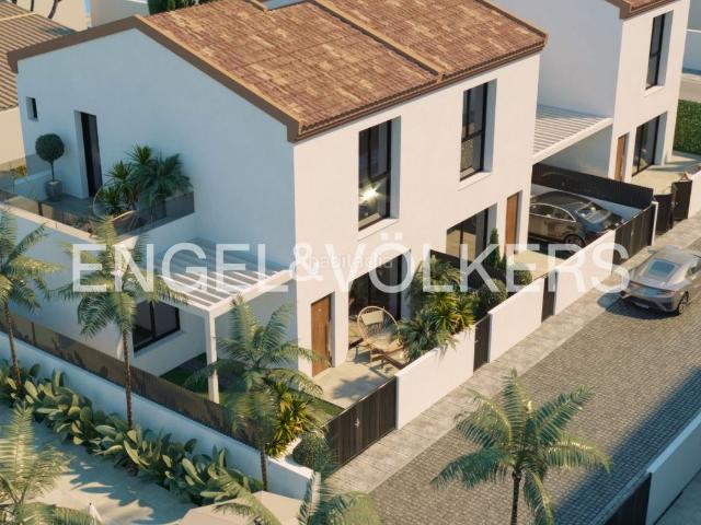 Casa adosada en venta en Bigastro. Adosado con piscina comunitaria y patio en Bigastro. Casas adosadas.
