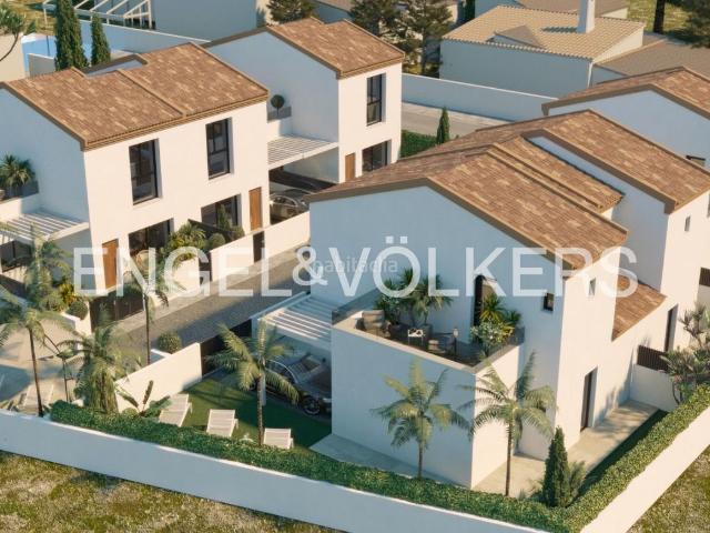 Casa adosada en venta en Bigastro. Adosado de esquina con orientación sur en Bigastro. Casas adosadas.