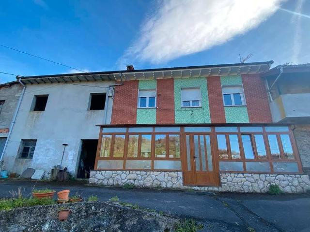 Casa adosada en Venta en Bimenes