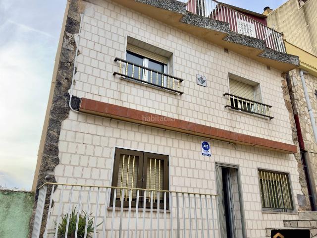 Casa adosada en venta en Blanes, Mont Ferrant Joan Carles I Costa Brava. DESCUBRE ESTA ACOGEDORA CASA ADOSADA EN BLANES!. Casas adosadas.