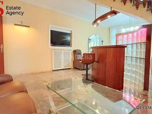 Casa adosada en venta en Blanes, Centre Costa Brava. Casa con garaje a 100m de la playa en centro de Blanes. Casas adosadas.