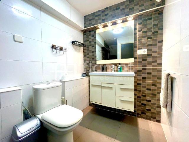 Casa adosada en venta en Blanes, Centre Costa Brava. Se vende casa en Blanes. Casas adosadas.