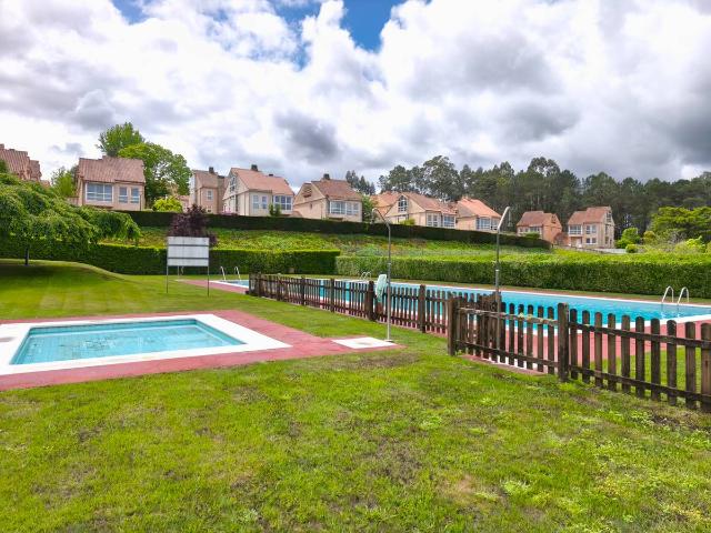 Casa adosada en Venta en Brión