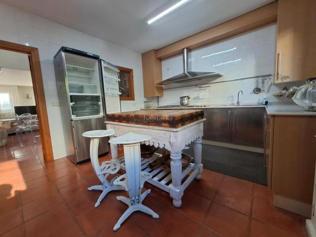 Casa adosada en venta en Brión. Chalet en Brion con jardin privado. Casas adosadas.