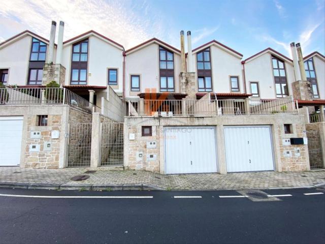 Casa adosada en venta en Brión. CHALET EN VENTA EN URBANIZACIÓN AGRONOVO, BRIÓN. Casas adosadas.