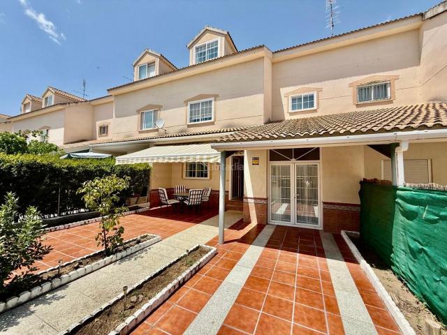 Casa adosada en venta en Burgohondo. chalet burgohondo. Casas adosadas.