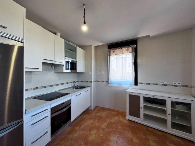 Casa adosada en venta en Burgos, Barriada de Yagüe. ADOSADO EN ESQUINA. Casas adosadas.
