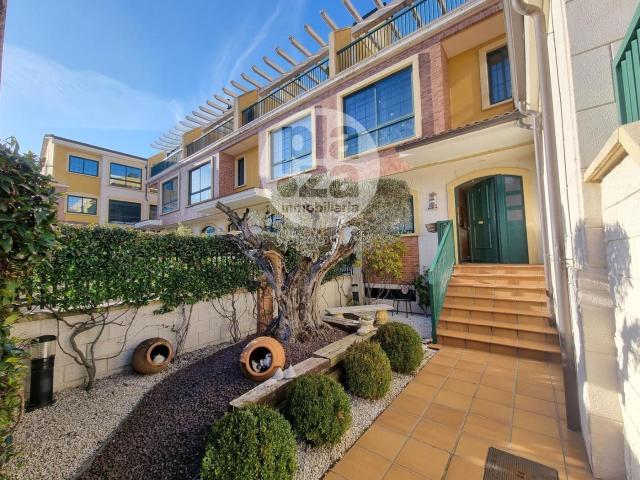 Casa adosada en venta en Burgos, Villimar V1 V2 S3 S4 San Cristobal. IMPRESIONANE ADOSADO EN VENTA EN VILLIMAR. Casas adosadas.