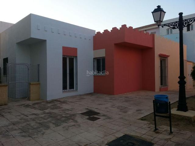 Casa adosada en venta en Burguillos. CASA AV CARMEN LAFFON. BURGUILLOS. Casas adosadas.