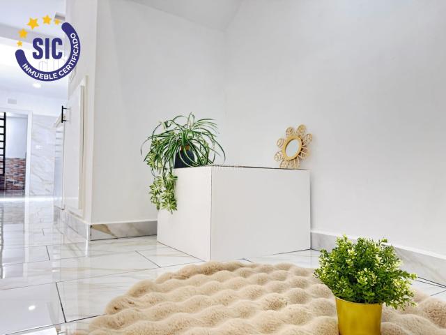Casa adosada en venta en Burriana, Centro. Ponga fin a su búsqueda de la casa ideal con esta excepcional propiedad adosada, situada en el corazón de Burriana, en la céntrica. Casas adosadas.