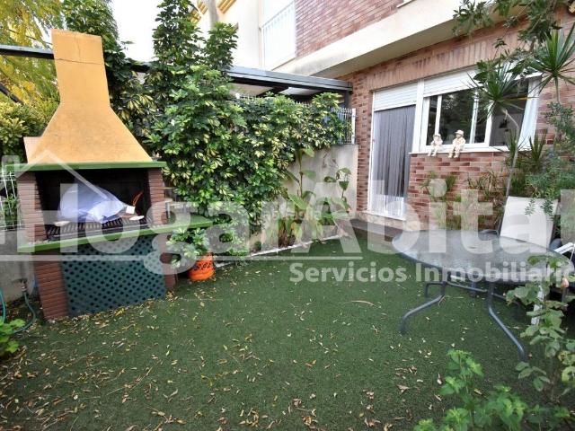 Casa adosada en venta en Burriana, Playa. ADOSADO SEMINUEVO CON PISCINA, 2 TERRAZAS Y AMPLIO GARAJE. Casas adosadas.