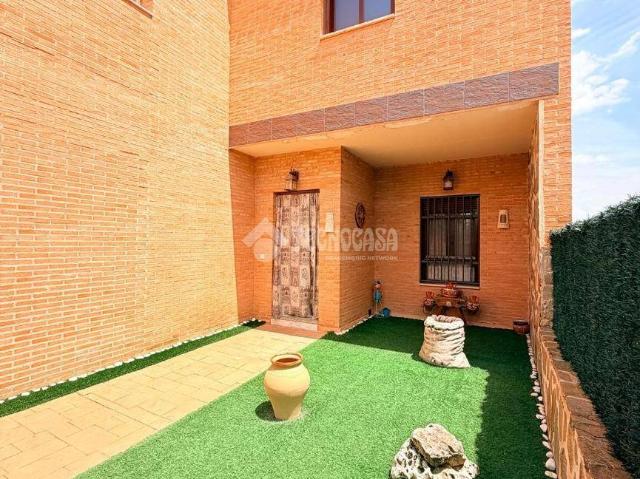 Casa adosada en Venta en Burujón