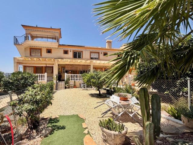 Casa adosada en venta en Busot. CHALET ADOSADO EN BUSOT. Casas adosadas.