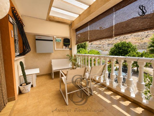 Casa adosada en venta en Busot. EXPECTACULAR ADOSADO EN BUSOT. Casas adosadas.