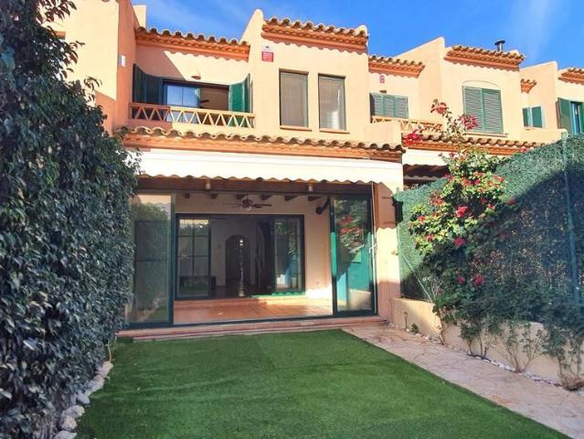 Casa adosada en Venta en Golf Bahía
