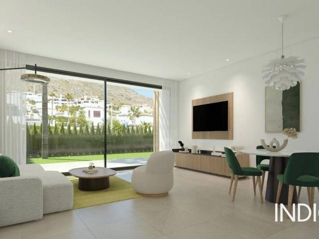 Casa adosada en Venta en Golf Bahía