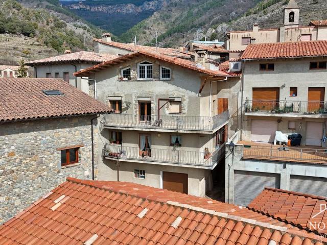 Casa adosada en venta en Gombrèn Pirineos. Casas adosadas.