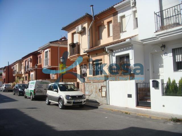 Casa adosada en venta en Gabias Las, Híjar. Venta de Casa adosada en Las Gabias, Granada. Activo Inmobiliario Sin Posesión, No se puede Visitar. Casas adosadas Gabias.