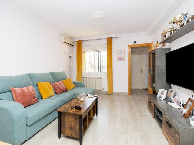 Casa adosada en venta en Gabias Las, San Francisco El Chorrillo. AMPLIA Y PRECIOSA CASA LISTA PARA ENTRAR A VIVIR!. Casas adosadas Gabias.