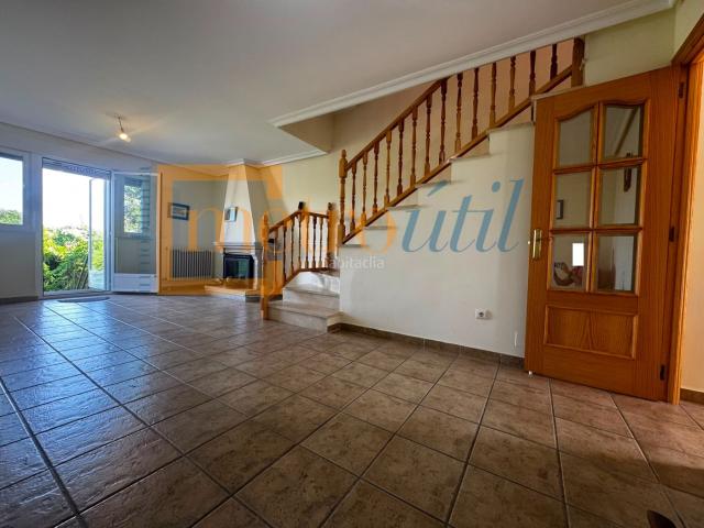 Casa adosada en venta en Galindo y Perahuy. CHALET ADOSADO, EN URBANIZACIÓN LA RAD I, construido en el 2000. Casas adosadas Galindo y.