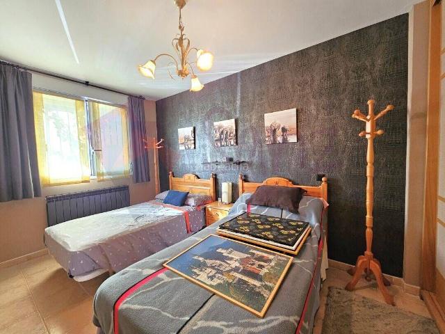 Casa adosada en venta en Galilea. EXCLUSIVA EN SANZ. Adosado con jardínporche y cochera en GALILEA. Casas adosadas.