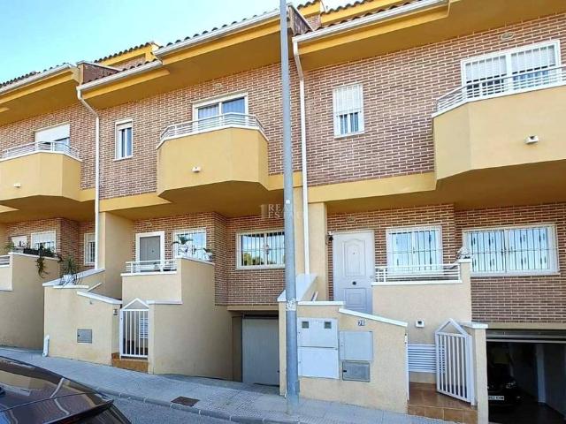 Casa adosada en Venta en Garres y Lages